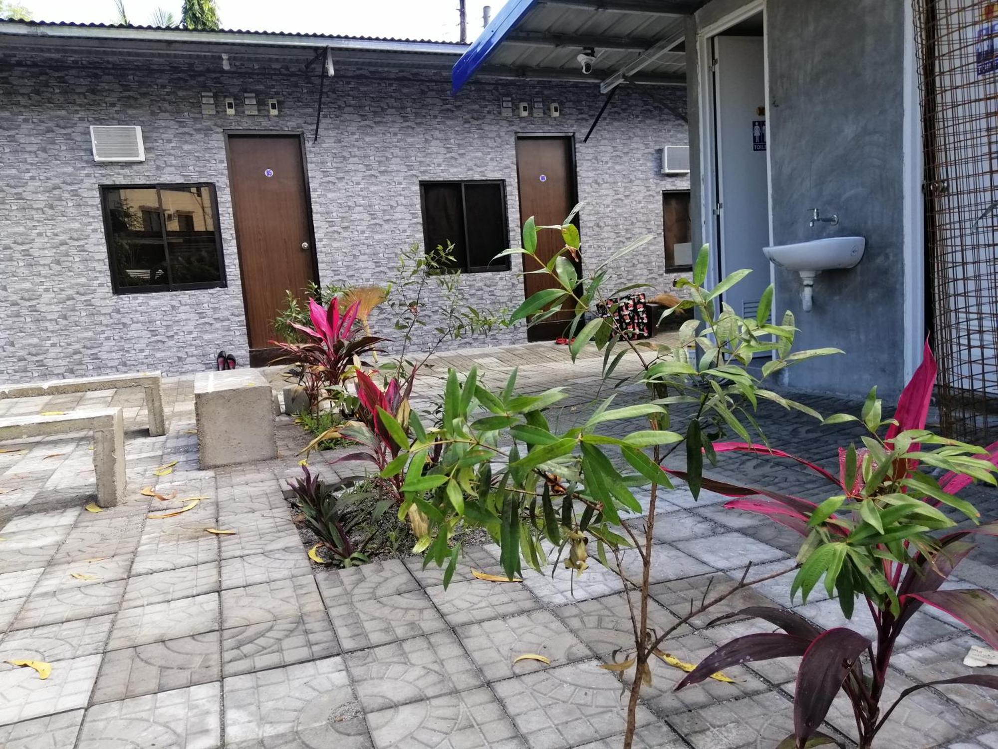 Katrina'S Dorm Hostel Tarlac City Bagian luar foto