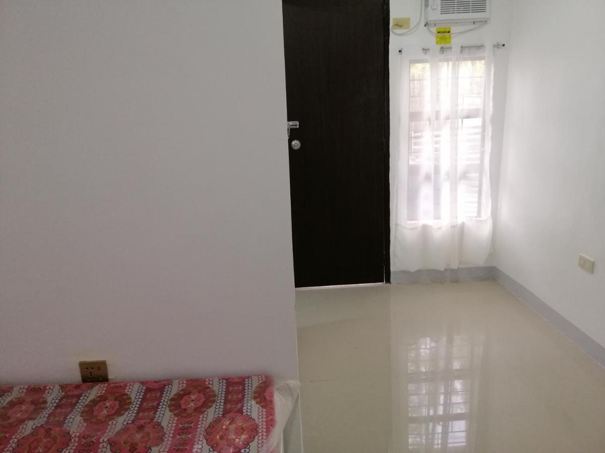 Katrina'S Dorm Hostel Tarlac City Bagian luar foto